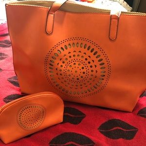 NWOT NM LEATHER TOTE AND COSMETICS BAG SET OF 2